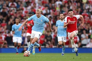 Man.City tiếp đón Arsenal cũng là lần cuối cùng một trong 3 đối thủ cạnh tranh danh hiệu đối đầu nhau.