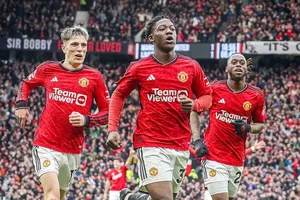 Kobbie Mainoo được so sánh với huyền thoại của Real Madrid và tuyển Croatia là Luka Modric.