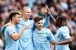 Man.City đã leo lên đỉnh bảng và sẽ ở đó ít nhất trong 24 giờ sau chiến thắng 5-1 trước Luton Town.
