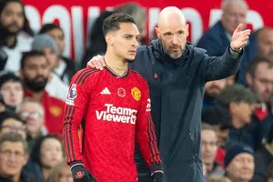 Man.United bác bỏ thông tin cho rằng Antony đang có bất đồng với HLV Erik ten Hag.