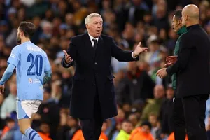 HLV Carlo Ancelotti ca ngợi sự kiên cường trong mặt trận phòng ngự của Real Madrid.