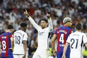 Jude Bellingham ghi bàn thắng muộn giúp Real Madrid ngược dòng đánh bại Barcelola 3-2.