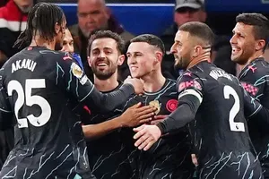 Man.City gây áp lực cực lớn lên Arsenal sau chiến thắng 4-0 tại Brighton vào thứ Năm.