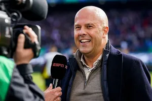 HLV Arne Slot xác nhận cuộc đàm phán giữa Feyenoord và Liverpool đang diễn ra tích cực.