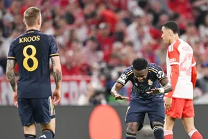 Vinicius Junior bày tỏ cảm kích khi Toni Kroos “tặng” cho anh bàn thắng mở tỷ số.