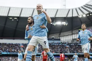 Erling Haaland ghi bốn bàn thắng khi Man.City đè bẹp Wolves 5-1 tại Etihad.