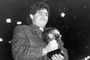 Chiếc cúp Quả bóng vàng World Cup 1986 của Diego Maradona sẽ được bán đấu giá tại Paris (Pháp) vào ngày 6-6.