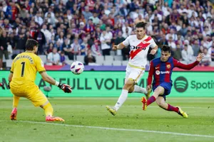 Barcelona đánh bại Rayo Vallecano 3-0 để đảm bảo giành vị trí thứ nhì bảng La Liga.