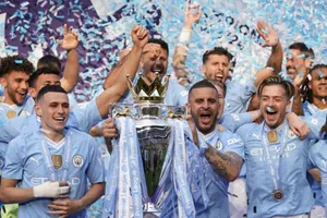 Kyle Walker đang đứng trước cơ hội nâng cao chiếc cúp thứ 4 trong mùa giải với tư cách người đội trưởng Man.City.