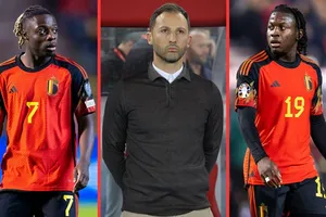 HLV Domenico Tedesco cùng hai ngôi sao mới Jeremy Doku (trái) và Johan Bakayoko.