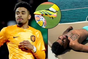 Ian Maatsen từ kỳ nghi di chuyển đến địa điểm đóng quân của tuyển Hà Lan tại Wolfsburg (Đức).