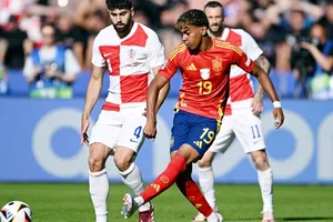 Lamine Yamal đã trở thành cầu thủ trẻ nhất từng xuất hiện tại Giải vô địch châu Âu.