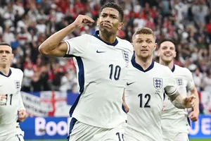 Jude Bellingham ghi bàn duy nhất giúp tuyển Anh đánh bại Serbia 1-0 để dẫn đầu bảng C.