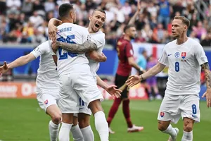 Slovakia gây ra cú sốc lớn đầu tiên của giải khi quật ngã đội tuyển hạng 3 thế giới là Bỉ.