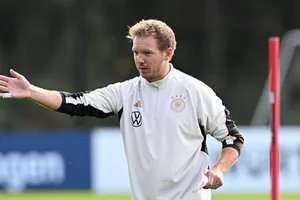 HLV Julian Nagelsmann lo lắng khi sắp chơi trên mặt sân Frankfurt trơn trượt vào Chủ nhật.