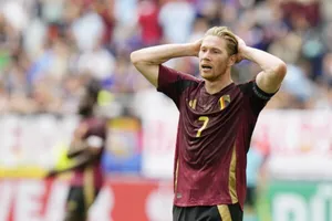 Kevin De Bruyne cho biết còn quá sớm để xem xét tương lai của anh với tuyển Bỉ.