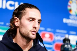Rabiot là cầu thủ bên phía Pháp đại diện trả lời họp báo trước trận bán kết gặp Tây Ban Nha 
