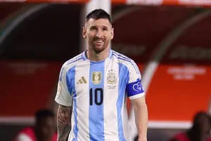 Lionel Messi nghỉ vô thời hạn vì chấn thương dây chằng ở mắt cá chân.