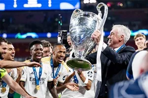 Karim Benzema tuyên bố anh không thấy đội nào có thể mạnh hơn Real Madrid.