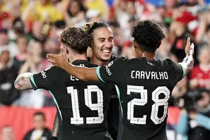 Tân HLV Arne Slot và Liverpool khép lại chuyến du đấu tại Mỹ bằng chiến thắng ấn tượng 3-0 trước Man.United.