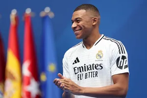 HLV Carlo Ancelotti xác nhận Kylian Mbappe sẽ ra mắt Real Madrid trong trận tranh Siêu cúp châu Âu với Atalanta vào ngày 14-8.