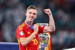 Dani Olmo sẵn sàng trở thành bản hợp đồng đầu tiên của Barcelona trong kỳ chuyển nhượng này.