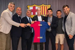 Barcelona đã hoàn tất việc ký hợp đồng với tiền vệ đa năng Dani Olmo của RB Leipzig.