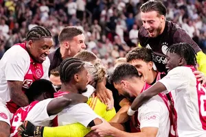 Ajax mừng chiến thắng trong ngày UEFA xác nhận kỷ lục loạt sút luân lưu dài nhất.