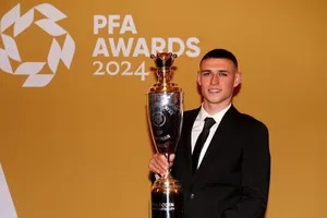Phil Foden đã hoàn thành bộ 3 giải thưởng cá nhân trong mùa giải 2023-24 
