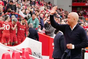 Tân HLV Arne Slot được chào đón và có màn ra mắt sân nhà Anfield khá ấn tượng.