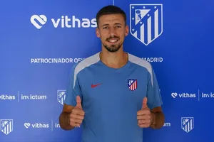 Trung vệ Clement Lenglet của Barcelona đã gia nhập Atletico Madrid theo dạng cho mượn.