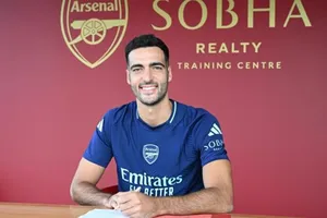 Tân binh Mikel Merino bị gãy xương vai trong buổi tập đầu tiên cho Arsenal.