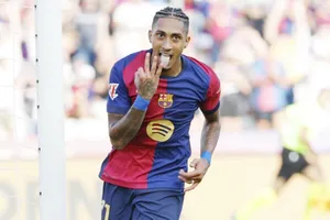 Raphinha ghi cú hat-trick bàn thắng đầu tiên trong sự nghiệp.