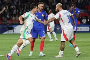 Tuyển Italy đánh bại Pháp với tỷ số 3-1 tại Paris lần đầu tiên sau 70 năm.