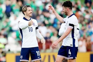 Tuyển Anh thắng 2-0 trên sân CH Ailen nhờ các bàn thắng của Declan Rice và Jack Grealish.