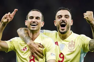 Tây Ban Nha lấy lại sức mạnh khi đánh bại chủ nhà Thụy Sĩ 4-1 dù chỉ chơi với 10 người.