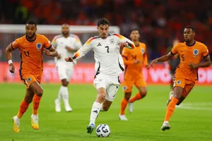 Đức nhận bàn thua sớm nhất trong vòng 50 năm nhưng chiến đấu để hòa 2-2 trên sân Hà Lan.