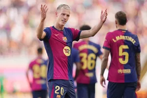 Dani Olmo phải ngồi ngoài 2 trận đầu giải trước khi được đăng ký... tạm thời cho đến tháng Giêng.