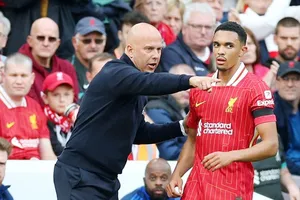Trent Alexander-Arnold có vẻ đang tạo dựng mối quan hệ rất tốt với tân HLV Arne Slot.