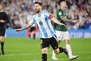 Lionel Messi ghi hat-trick và có 2 pha kiến tạo giúp Argentina thắng 6-0 trước Bolivia.
