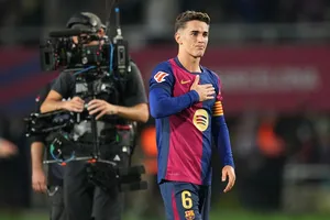 Gavi xúc động khi nhận được sự chào đón trong lần trở lại sau 11 tháng vắng mặt vì chấn thương đầu gối.