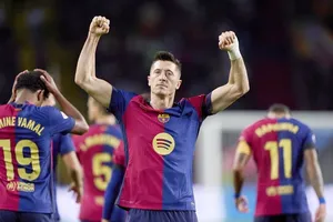 Robert Lewandowski ghi cú đúp giúp Barcelona đánh bại Sevilla với tỷ số 5-1.
