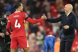 Arne Slot là HLV đầu tiên của một CLB thuộc giải đấu hàng đầu nước Anh thắng 11 trong 12 trận đầu tiên trên mọi đấu trường.