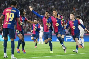 Raphinha tỏa sáng với một cú hat trick giúp Barcelona đè bẹp Bayern Munich 4-1.