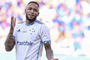 Tiền đạo Rafa Silva nhận thẻ đỏ chỉ 3 giây trong một trận đấu tại giải vô địch quốc gia Brazil.