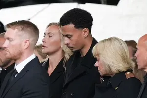 Tiền vệ Dele Alli âu sầu khi đến viếng tang lễ người đồng đội cũ George Baldock