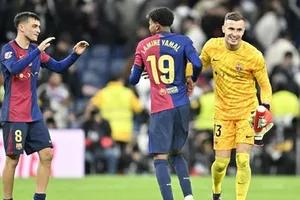 Inaki Pena thể hiện vượt xa sự mong đợi khi thay thế Marc-Andre ter Stegen.