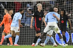 Celta Vigo ghi 2 bàn thắng vào những phút cuối trận để giành kết quả hòa 2-2 trước Barcelona.