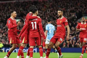Liverpool kiểm soát cuộc đua vô địch Premier League sau chiến thắng 2-0 trước Man.City.