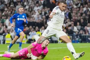 Kylian Mbappe ghi bàn ấn định chiến thắng 2-0 của Real Madrid trước Getafe.